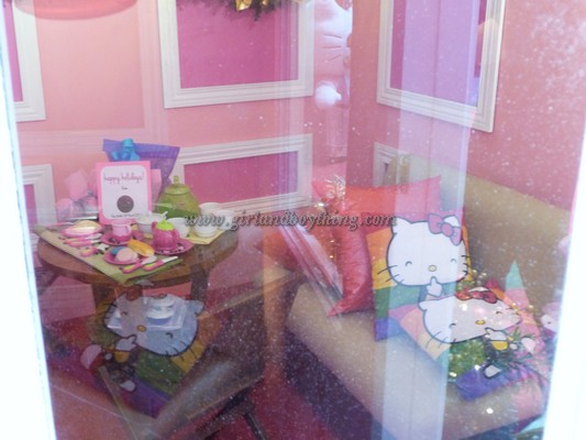 Have a Hello Kitty Christmas At SM City North Edsa