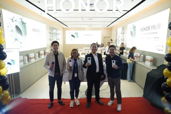 Massive Crowd Turn Out for First Day Sale of HONOR X9c 5G Nationwide!